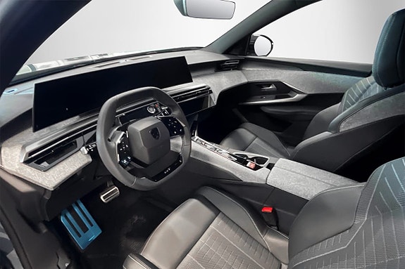 Peugeot e-5008 4 of 5