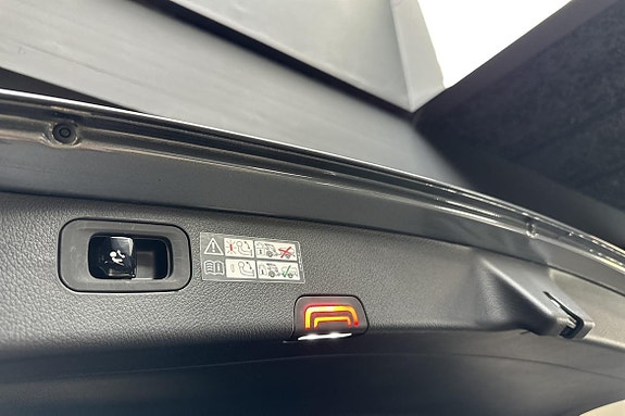 Mercedes-Benz C300 e 18 of 26