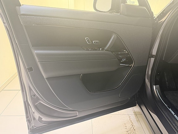 Land Rover Range Rover Sport 10 of 21