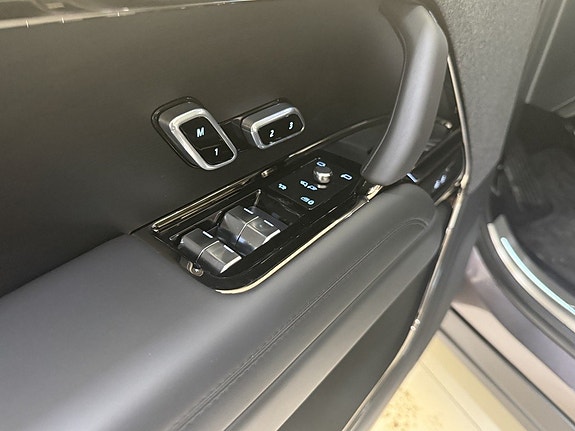 Land Rover Range Rover Sport 11 of 21
