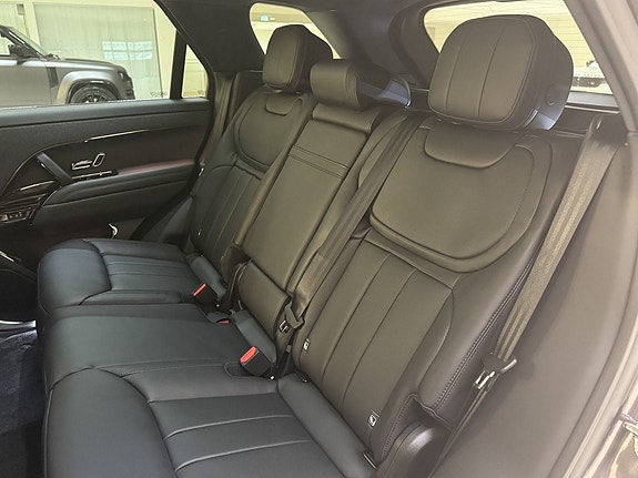 Land Rover Range Rover Sport 19 of 21