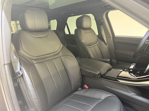 Land Rover Range Rover Sport 16 of 21