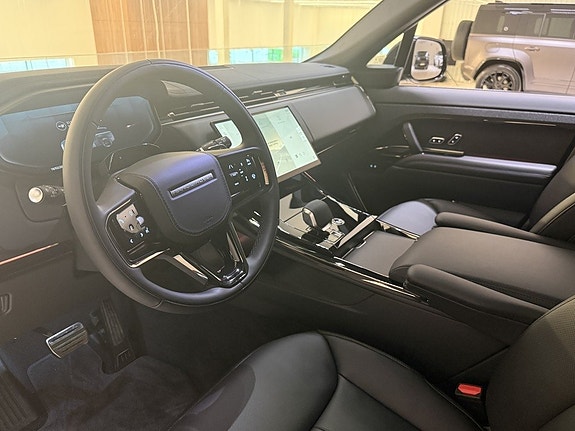 Land Rover Range Rover Sport 8 of 21