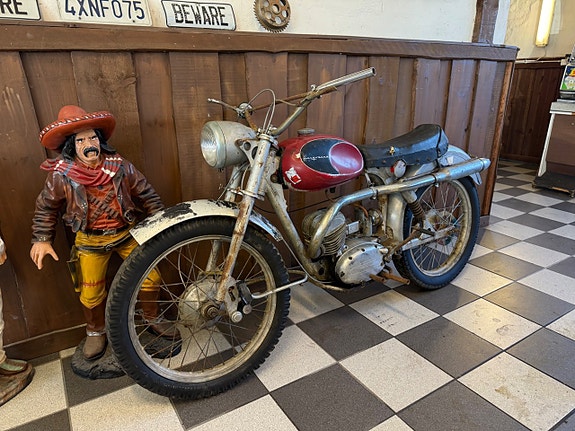 Husqvarna SILVERPILEN 175 CC 2 of 11
