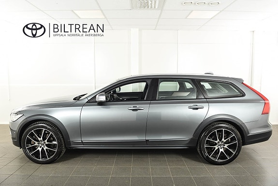 Volvo V90 Cross Country 2 of 5