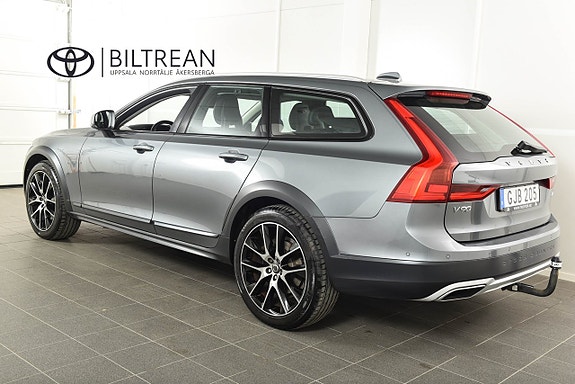 Volvo V90 Cross Country 3 of 5