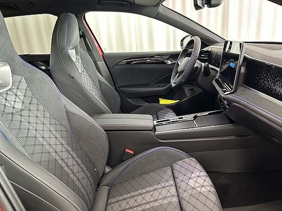 Volkswagen Passat 9 of 12