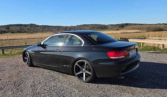 BMW 325i 4 of 5