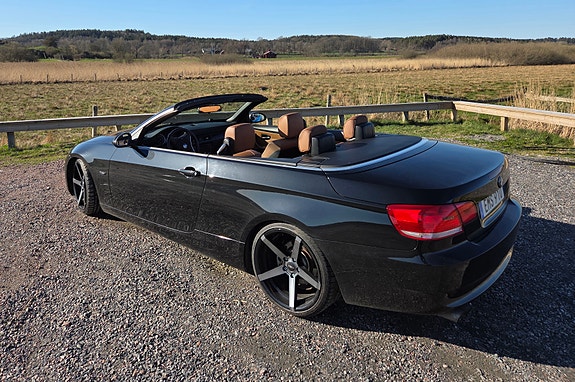 BMW 325i 2 of 5