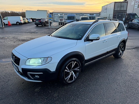 Volvo XC70 2 of 5