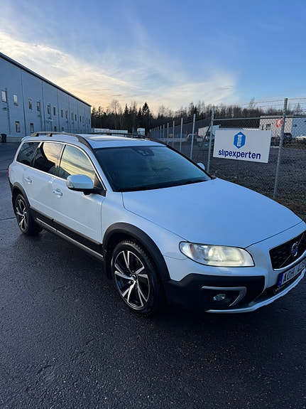 Volvo XC70 3 of 5