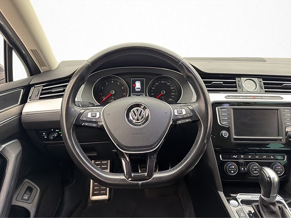 Volkswagen Passat Alltrack 9 of 25