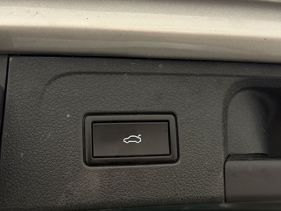 Volkswagen Passat Alltrack 22 of 25