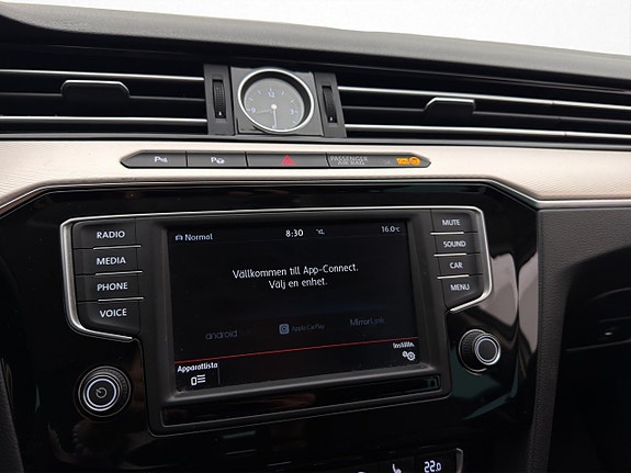 Volkswagen Passat Alltrack 16 of 25