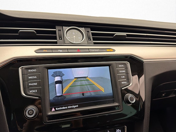 Volkswagen Passat Alltrack 15 of 25