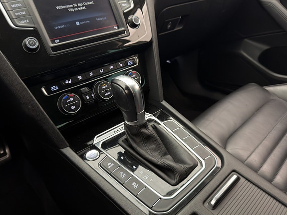 Volkswagen Passat Alltrack 18 of 25