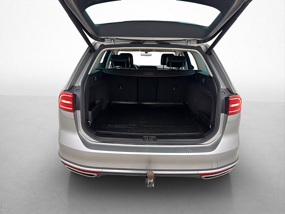 Volkswagen Passat Alltrack 23 of 25