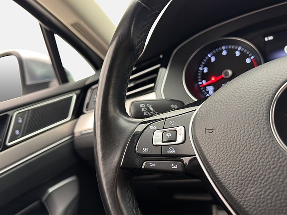 Volkswagen Passat Alltrack 12 of 25