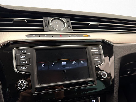 Volkswagen Passat Alltrack 17 of 25