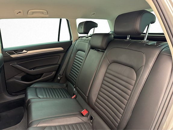 Volkswagen Passat Alltrack 11 of 25