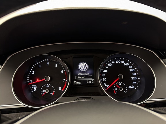 Volkswagen Passat Alltrack 13 of 25