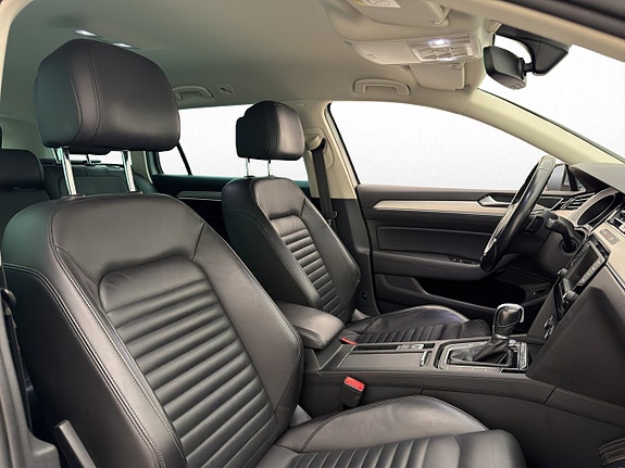 Volkswagen Passat Alltrack 10 of 25
