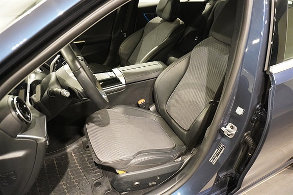 Mercedes-Benz C300 4 of 5