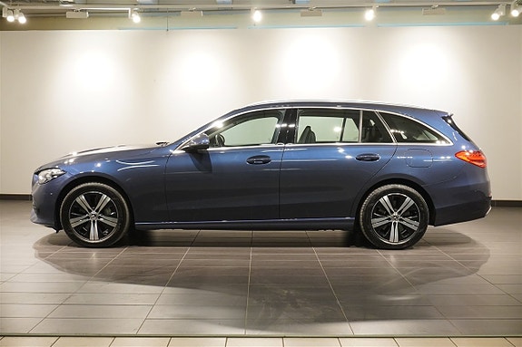 Mercedes-Benz C300 2 of 5