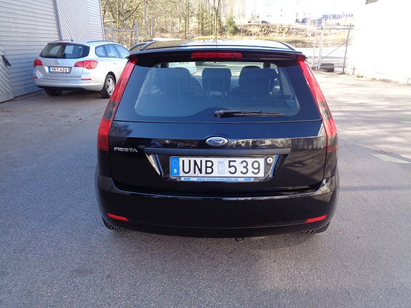 Ford Fiesta 6 of 12