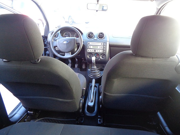 Ford Fiesta 10 of 12