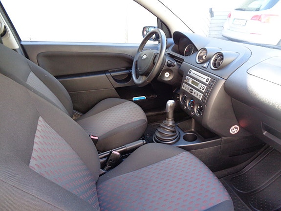 Ford Fiesta 8 of 12