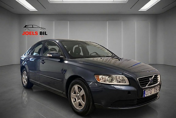 Volvo S40 2 of 5