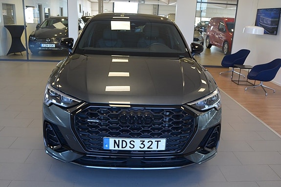 Audi Q3 2 of 5