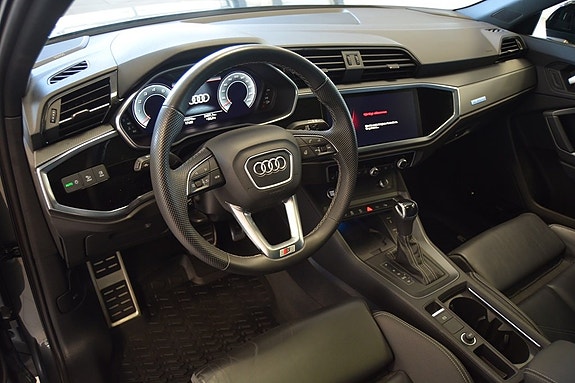 Audi Q3 9 of 21