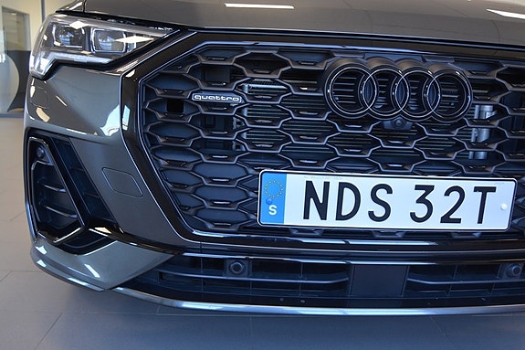 Audi Q3 21 of 21