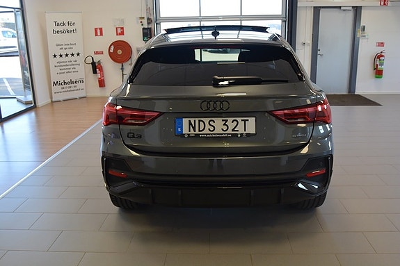 Audi Q3 6 of 21