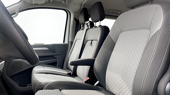 Volkswagen Caravelle 10 of 16