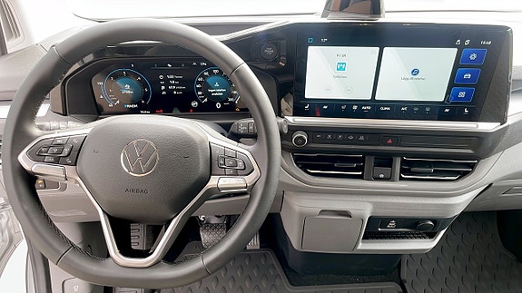 Volkswagen Caravelle 9 of 16