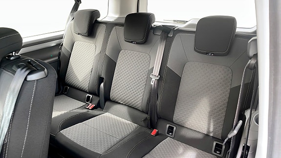 Volkswagen Caravelle 12 of 16
