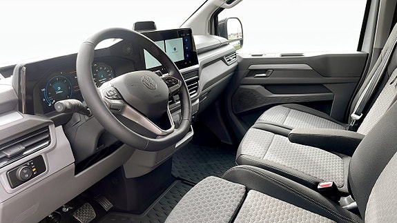 Volkswagen Caravelle 8 of 16