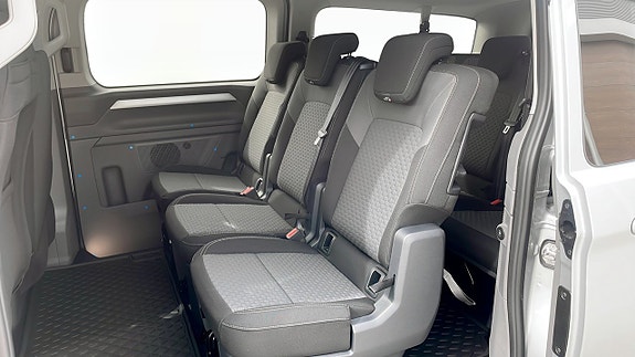 Volkswagen Caravelle 13 of 16