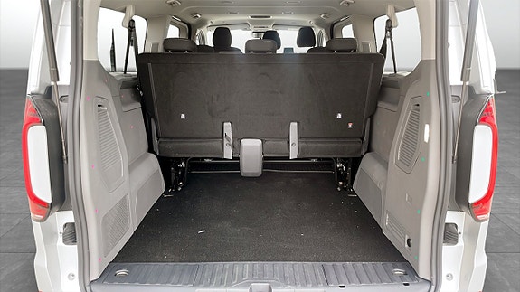 Volkswagen Caravelle 14 of 16
