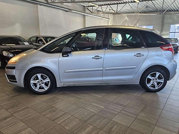 Citroen C4 Picasso 2 of 5
