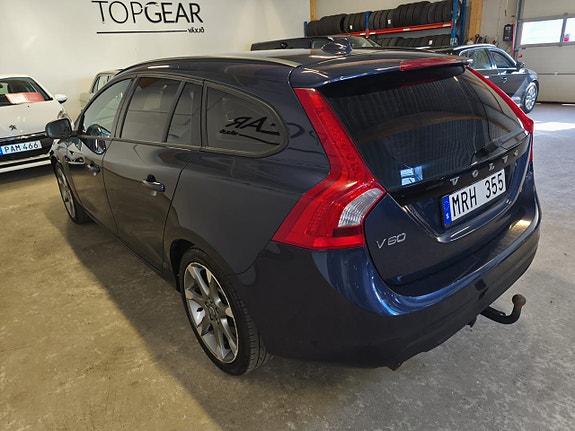 Volvo V60 4 of 5