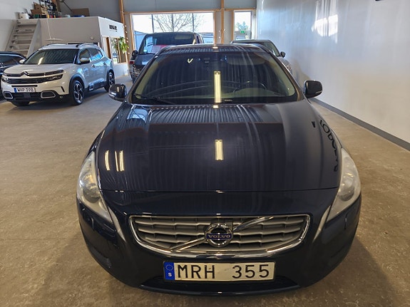 Volvo V60 2 of 5