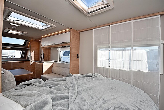 Knaus 650 PXB Südwind, Queenbed 14 of 26
