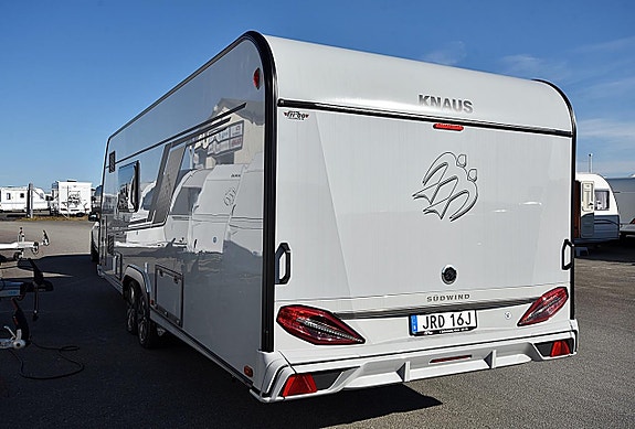 Knaus 650 PXB Südwind, Queenbed 24 of 26