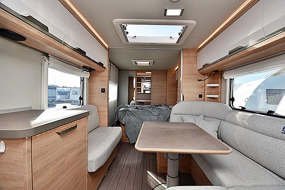 Knaus 650 PXB Südwind, Queenbed 6 of 26