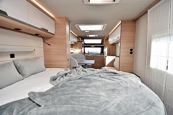 Knaus 650 PXB Südwind, Queenbed 13 of 26