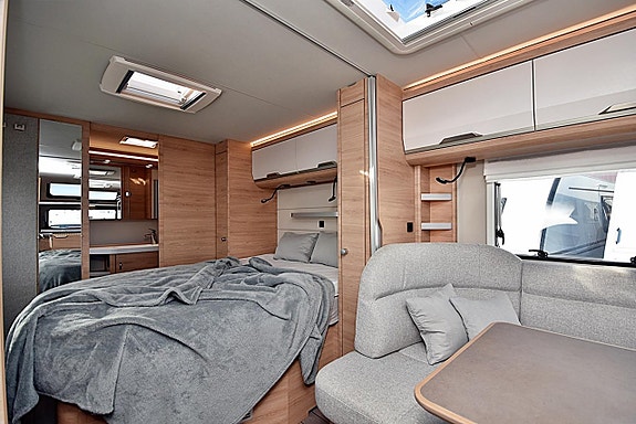 Knaus 650 PXB Südwind, Queenbed 9 of 26